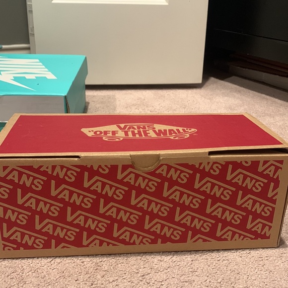 Vans - Picture 7 of 7